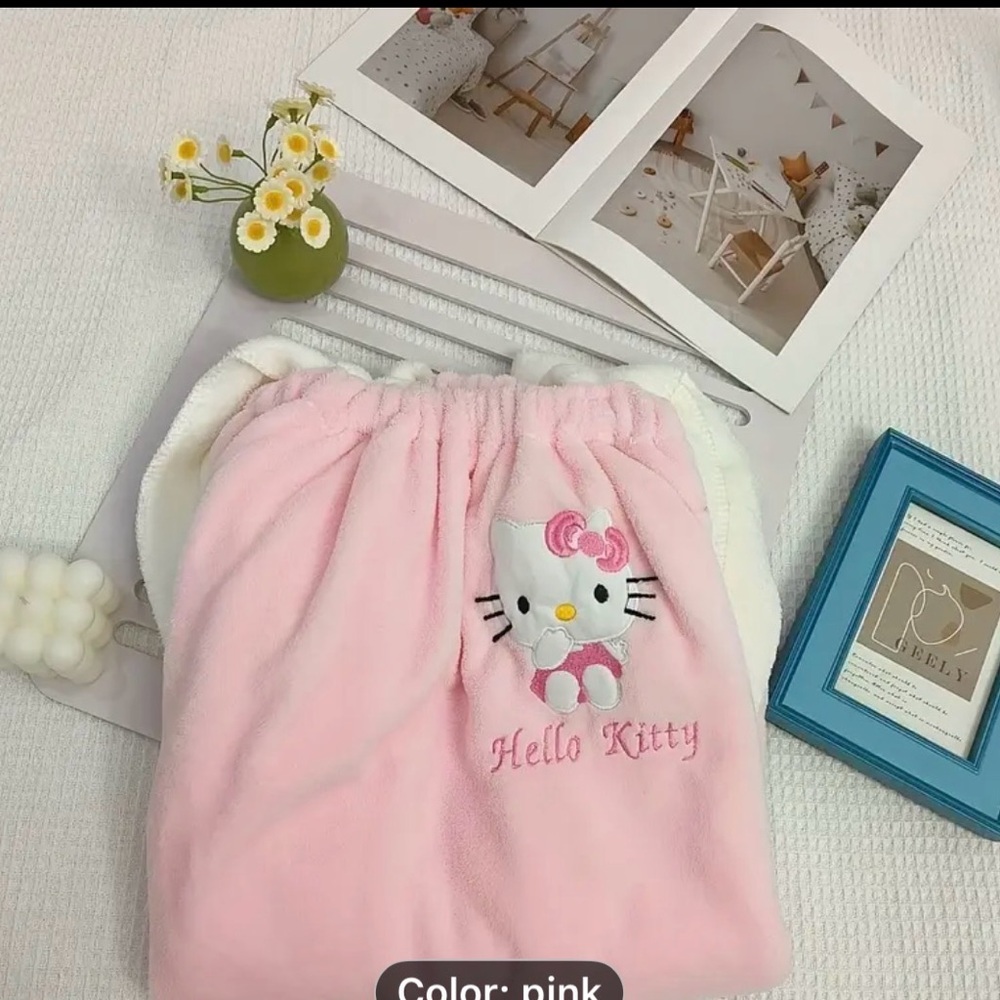 Hello Kitty Pink and White 3 piece towel set - Picture 5 of 6